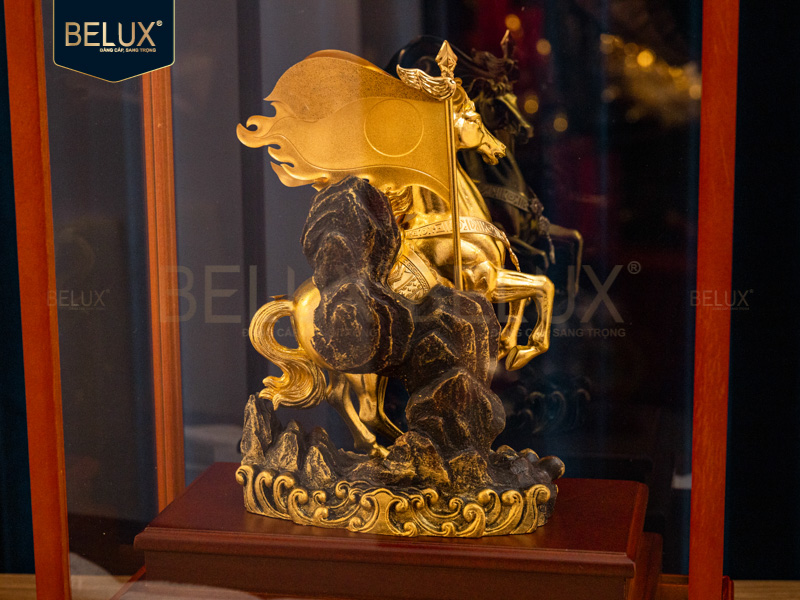 Tượng Ngựa Nhất Mã dát vàng 24k – Biểu trưng của khát vọng và thành công